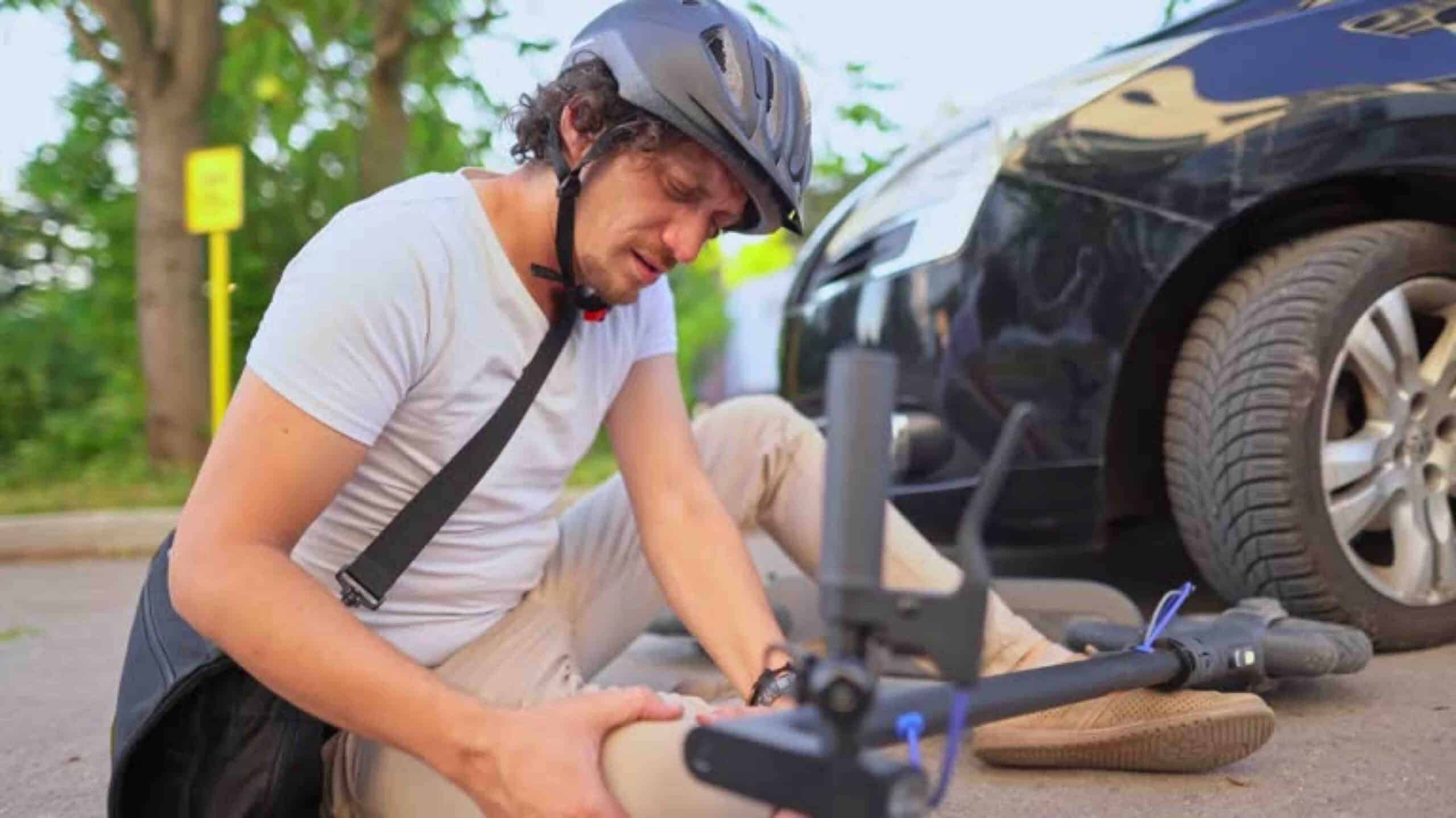 LESÕES NO JOELHO POR PATINETE ELÉTRICO LESÕES NO JOELHO POR PATINETE ELÉTRICO